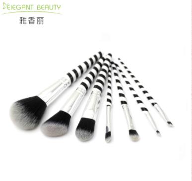 化妝的時(shí)候需要哪些工具？