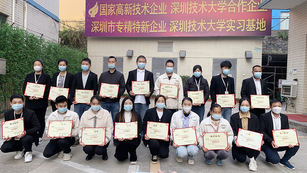 雅香麗化妝用品（深圳）有限公司預祝大家度過一個平安祥和、喜慶歡樂的元旦假期！