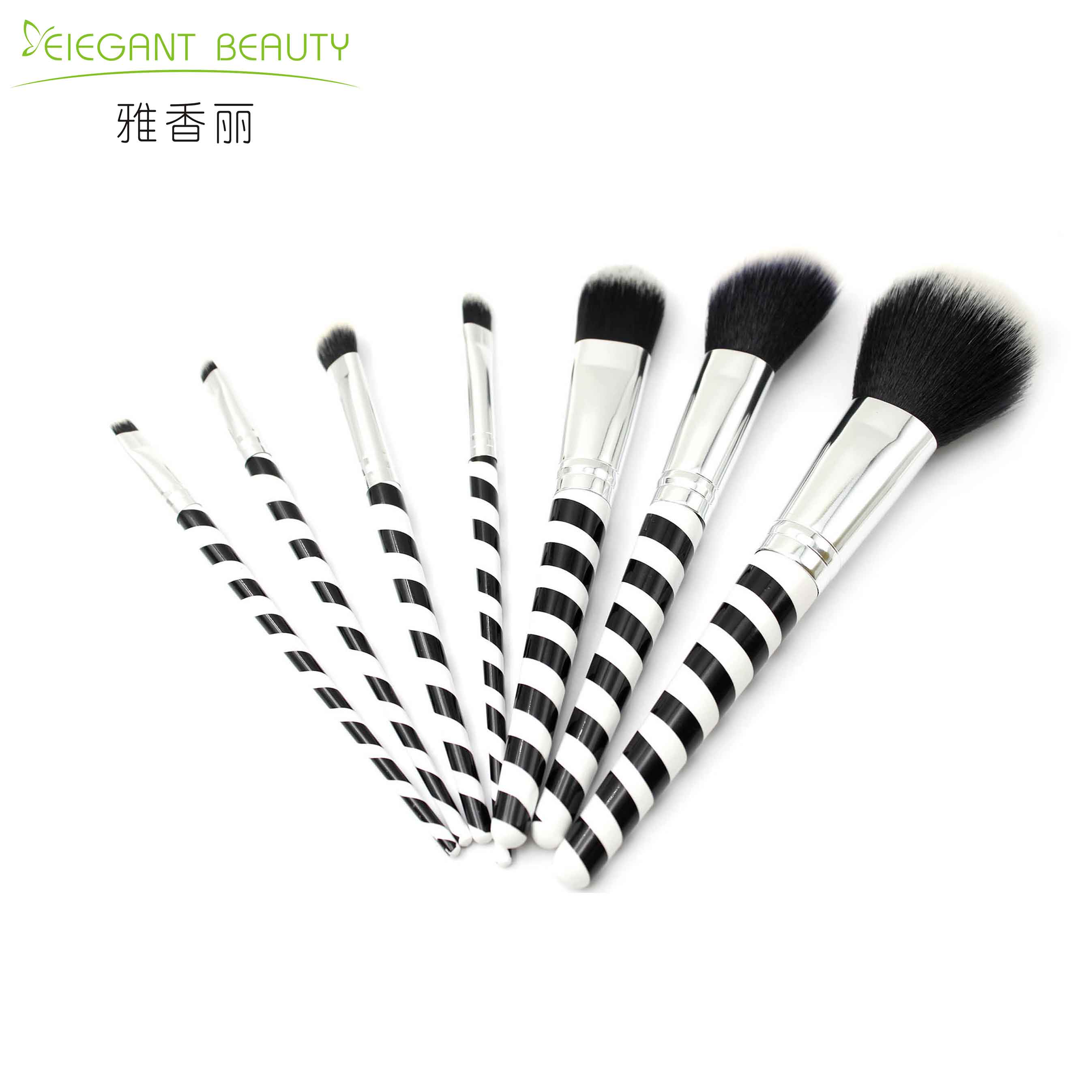 清理化妝刷上彩妝殘留的正確方法，你知道嗎？
