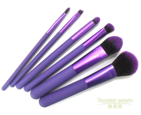 化妝刷有哪些不常見的使用方法？